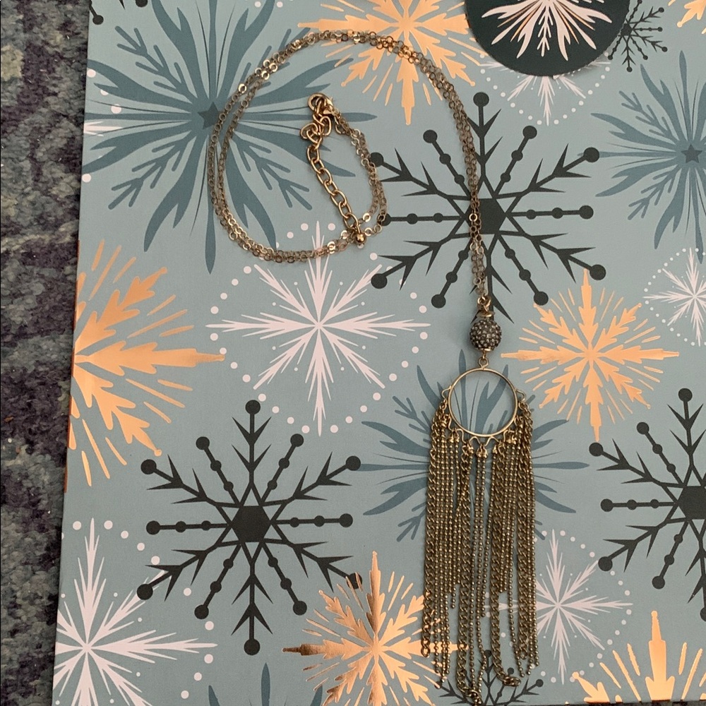 30” gold tone chain w 6” tassel showing tarnish